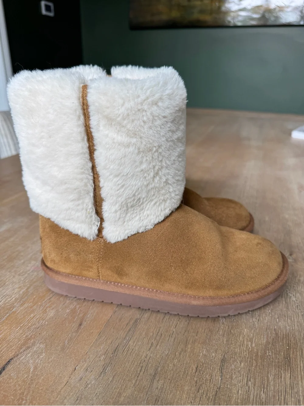 Koolaburra by Uggs girls boots
